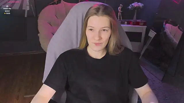 Snapshot of Vanessa___Lui chatting on April 10, 2026, 4:03 pm Vanessa Lui online show from April 10, 2026, 4:03 pm