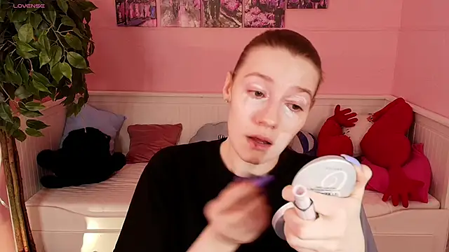 Snapshot of Vanessa___Lui chatting on April 8, 2026, 2:51 pm Vanessa Lui online show from April 8, 2026, 2:51 pm