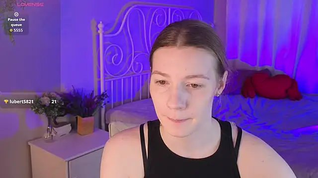 Snapshot of Vanessa___Lui chatting on April 13, 2026, 4:33 pm Vanessa Lui online show from April 13, 2026, 4:33 pm