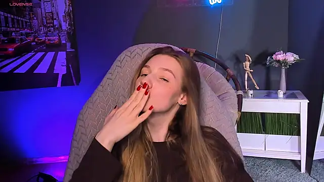 Snapshot of Vanessa___Lui chatting on April 15, 2026, 7:58 pm Vanessa Lui online show from April 15, 2026, 7:58 pm