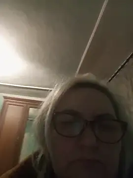 AureliaSky598 online show from May 17, 2026, 8:31 pm