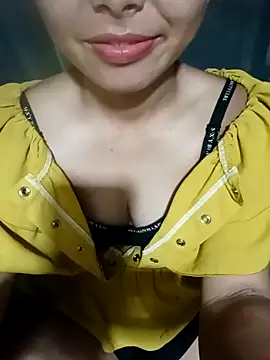 Snapshot of ross001 chatting on April 12, 2026, 1:09 am ross001 online show from April 12, 2026, 1:09 am