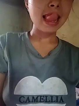 Snapshot of ross001 chatting on April 14, 2026, 8:41 am ross001 online show from April 14, 2026, 8:41 am