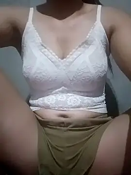 Snapshot of mia0033 chatting on June 6, 2026, 10:04 pm mia0033 online show from June 6, 2026, 10:04 pm