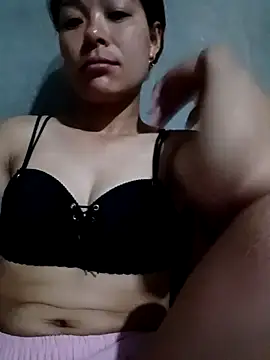 mia0033 online show from April 9, 2026, 8:26 pm