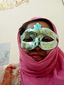 Charming-Cherry online show from April 14, 2026, 9:20 pm