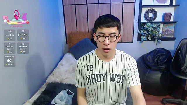 Snapshot of Andy_Norton chatting on July 17, 2026, 8:28 pm Andy Norton online show from July 17, 2026, 8:28 pm