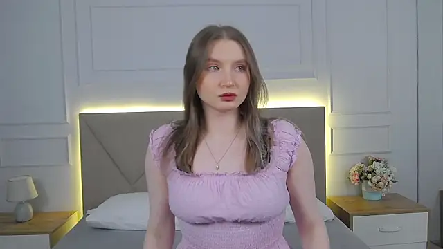 ArianaMilss online show from April 13, 2026, 11:03 am