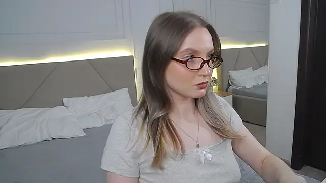 ArianaMilss online show from April 8, 2026, 11:12 am