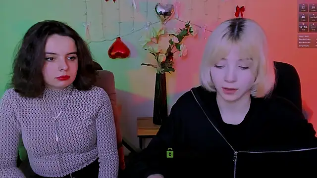 mia mooon  online show from April 15, 2026, 9:48 am