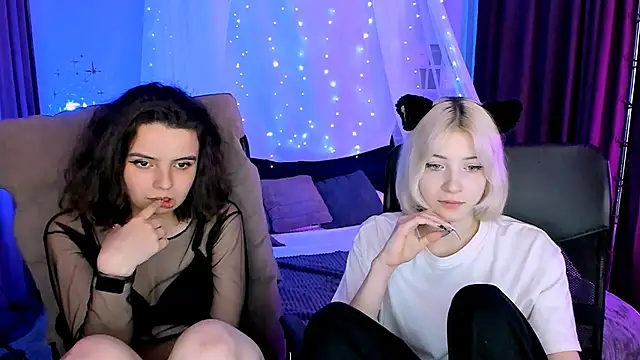 mia mooon  online show from May 19, 2026, 8:49 pm