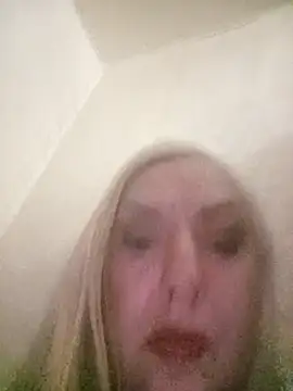 Julia20X online show from April 12, 2026, 4:32 pm