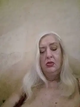 Snapshot of Julia20X chatting on July 4, 2026, 9:15 am Julia20X online show from July 4, 2026, 9:15 am