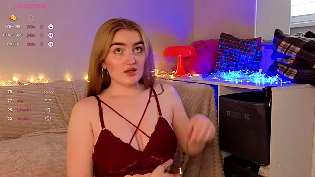 Snapshot of sweetandcuteee chatting on April 11, 2026, 11:58 am sweetandcuteee online show from April 11, 2026, 11:58 am