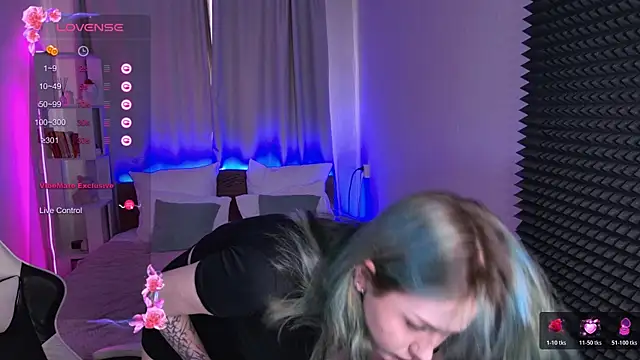 karinahili online show from April 17, 2026, 9:12 am