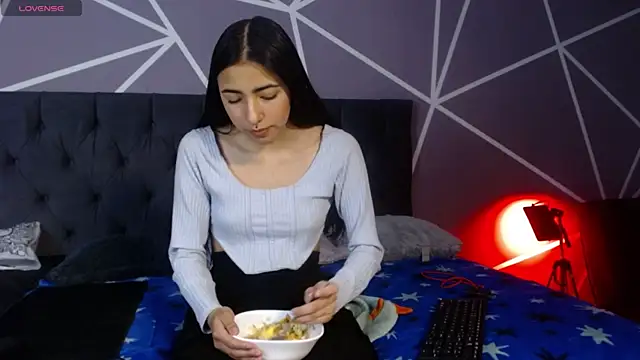 Violett1126 online show from April 17, 2026, 4:26 am