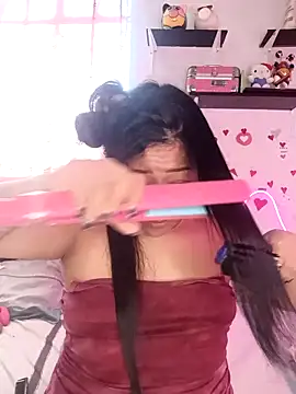 gatita2303 online show from April 12, 2026, 3:59 pm