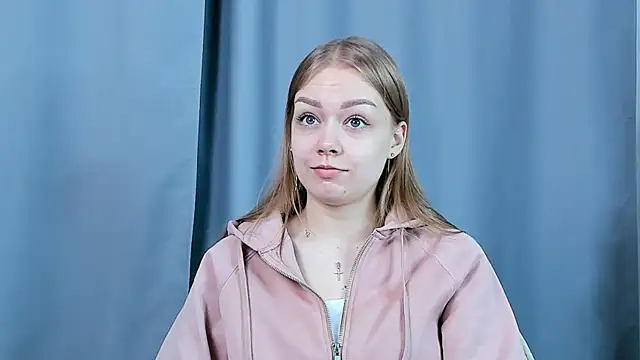 DianneBribiesca online show from April 15, 2026, 10:32 am