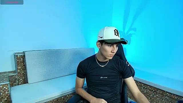 Snapshot of Valentino_Rey chatting on April 13, 2026, 11:58 am Valentino Rey online show from April 13, 2026, 11:58 am