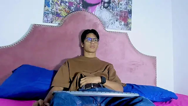 Snapshot of LiamKron chatting on April 15, 2026, 11:38 am LiamKron online show from April 15, 2026, 11:38 am