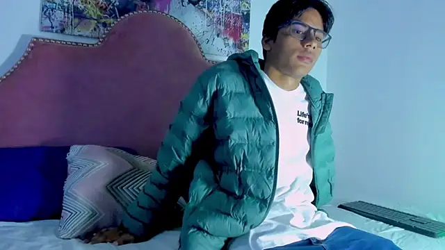 Snapshot of LiamKron chatting on April 11, 2026, 11:36 am LiamKron online show from April 11, 2026, 11:36 am