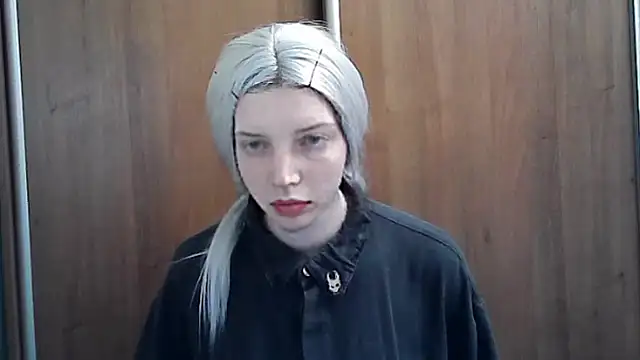 Snapshot of Crimson_Lady chatting on May 20, 2026, 5:43 pm Crimson Lady online show from May 20, 2026, 5:43 pm