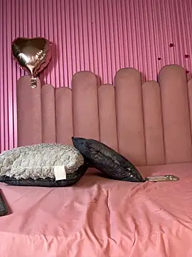 LunaBaxter  online show from April 13, 2026, 12:09 pm