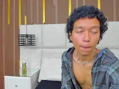 NobaCortez online show from April 15, 2026, 2:39 am