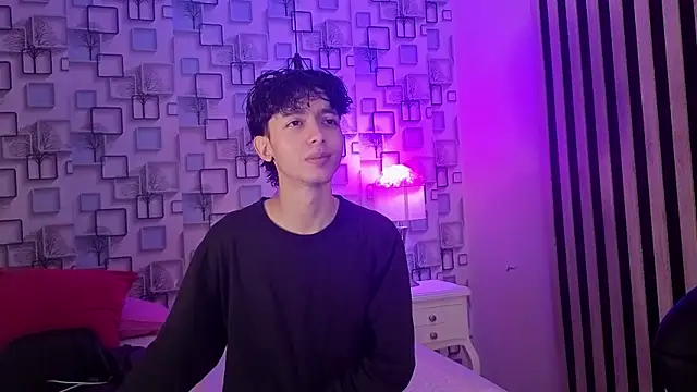 Snapshot of Twink_Sebas7 chatting on June 18, 2026, 12:21 pm Twink Sebas7 online show from June 18, 2026, 12:21 pm