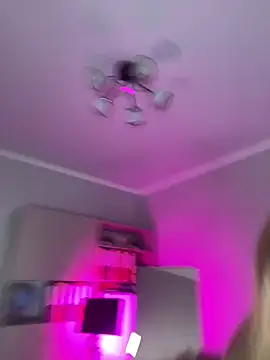 BlondyDream  online show from April 15, 2026, 5:24 am