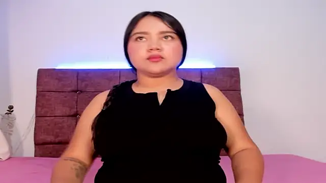 Snapshot of Hot_LatinaX chatting on April 15, 2026, 10:43 am Hot LatinaX online show from April 15, 2026, 10:43 am