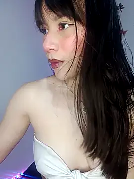 DarlingxX  online show from April 12, 2026, 1:42 am