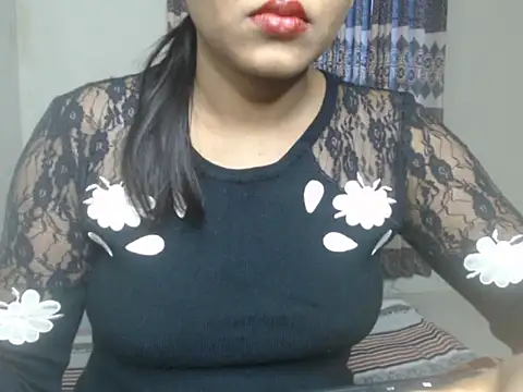 Snapshot of VelvetCoupleLive chatting on July 13, 2026, 11:53 am VelvetCoupleLive online show from July 13, 2026, 11:53 am