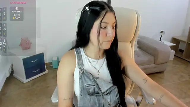 Celestee 21 online show from April 16, 2026, 7:58 pm