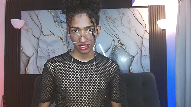 triiangel latinboy online show from April 14, 2026, 12:48 am