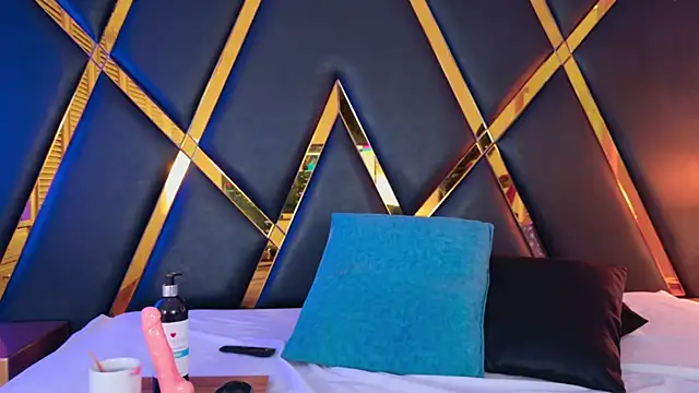  MiaRouge  online show from May 5, 2026, 4:04 am