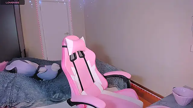 Mikaella Nicole online show from April 10, 2026, 8:27 pm