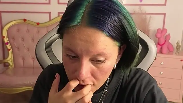 lewii t online show from April 17, 2026, 3:20 am