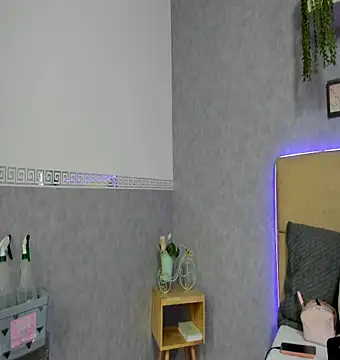Snapshot of RoxaneBrown chatting on July 18, 2026, 1:09 pm RoxaneBrown online show from July 18, 2026, 1:09 pm