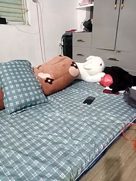 girl-girl-hot online show from April 17, 2026, 1:30 am