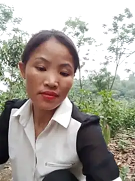  Lyly pussy  online show from April 12, 2026, 11:52 pm