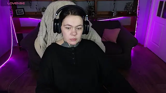 QwertyAnnie Lbo online show from April 12, 2026, 5:05 pm