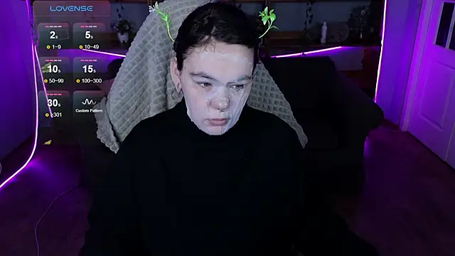 Snapshot of QwertyAnnie_Lbo chatting on April 23, 2026, 1:45 am QwertyAnnie Lbo online show from April 23, 2026, 1:45 am