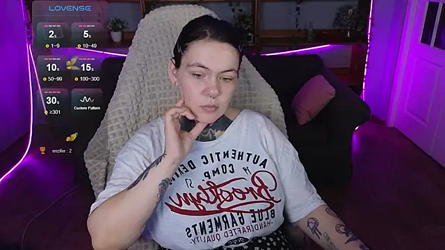 QwertyAnnie Lbo online show from April 13, 2026, 5:11 am