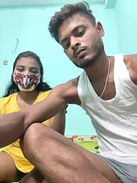 Hot-Couple4 online show from May 4, 2026, 4:32 pm