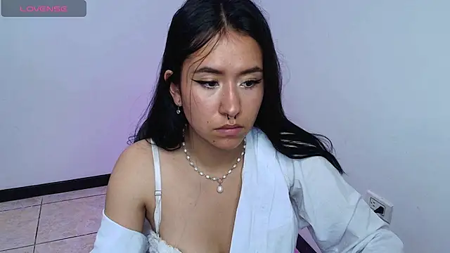 chloe-disire online show from April 10, 2026, 7:32 pm