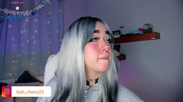 Snapshot of Leah_cherry chatting on June 10, 2026, 5:52 am Leah cherry online show from June 10, 2026, 5:52 am