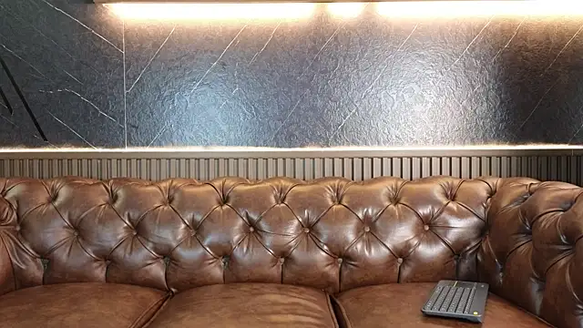 LucaAlessi online show from April 16, 2026, 1:23 pm