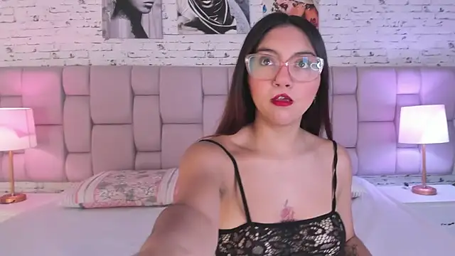 Snapshot of AshleeyRoberts chatting on May 13, 2026, 1:18 pm AshleeyRoberts online show from May 13, 2026, 1:18 pm