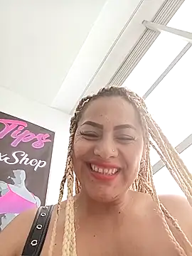 Snapshot of LUISA__07 chatting on April 15, 2026, 7:58 pm LUISA 07 online show from April 15, 2026, 7:58 pm